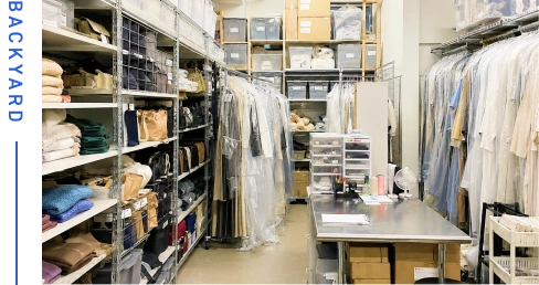店舗バックヤードで商品を管理するイメージ